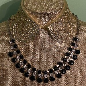 LAST CHANCE 🔆 Crystal Statement Necklace ⚫️⚪️🔘